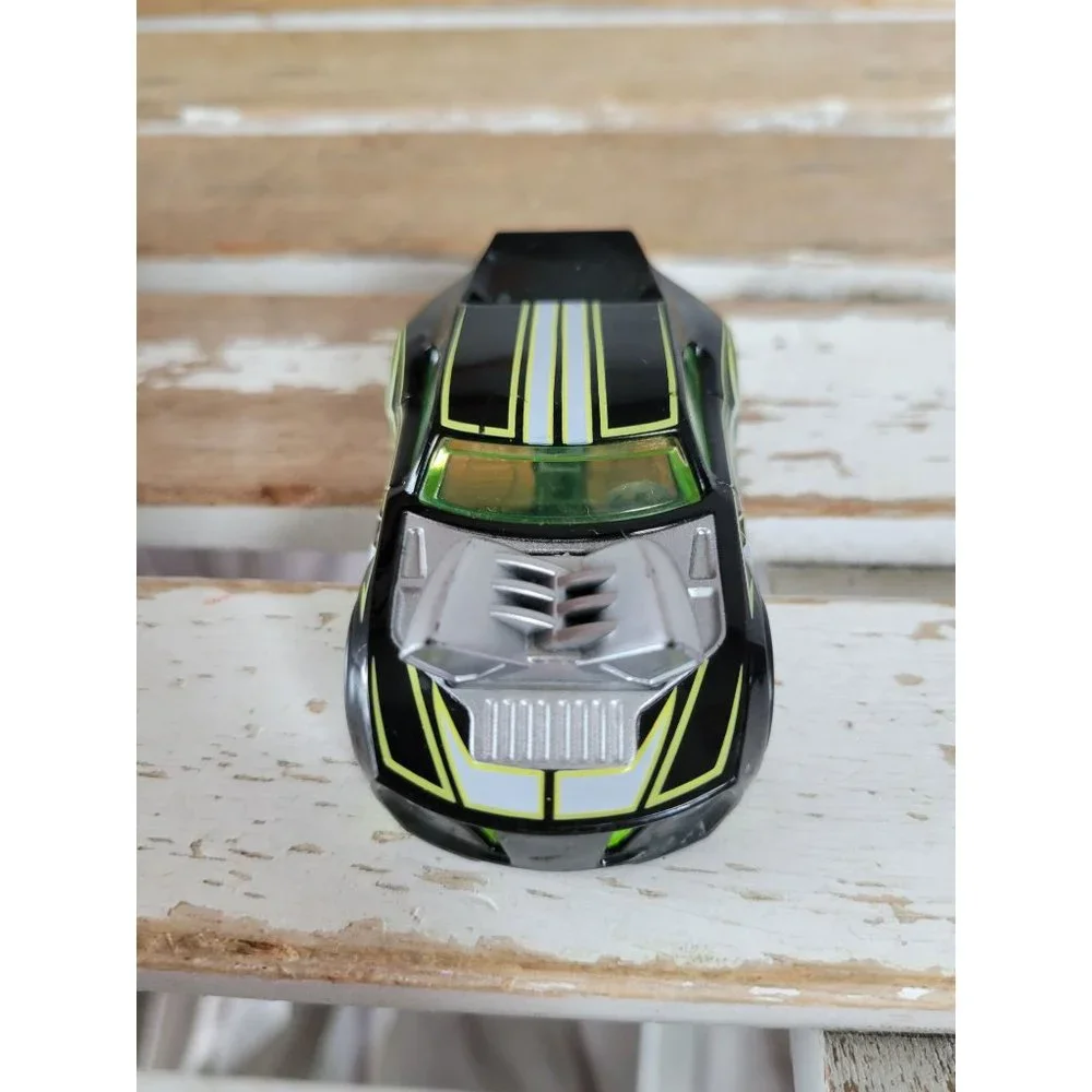 Hot Wheels twin junction 2019 race car green black racing‎